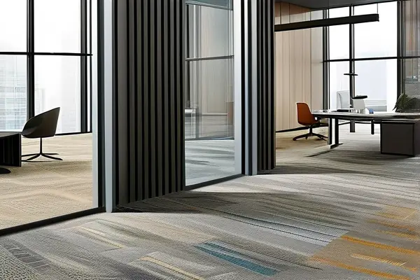 現代辦公室鋪設地毯的場景